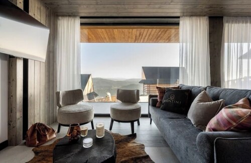 Montini’s House – Quiet Mountain Stay with Jacuzzi & Views