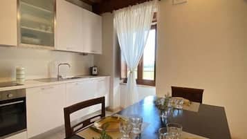 Apartment, Kitchen, Garden View | Private kitchen