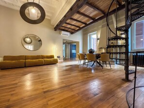 Interior - Elegant Independent City Lodge in the heart of Trastevere (Roma)