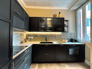 Microwave, oven, stovetop, dishwasher - Elegant Independent City Lodge in the heart of Trastevere (Roma)