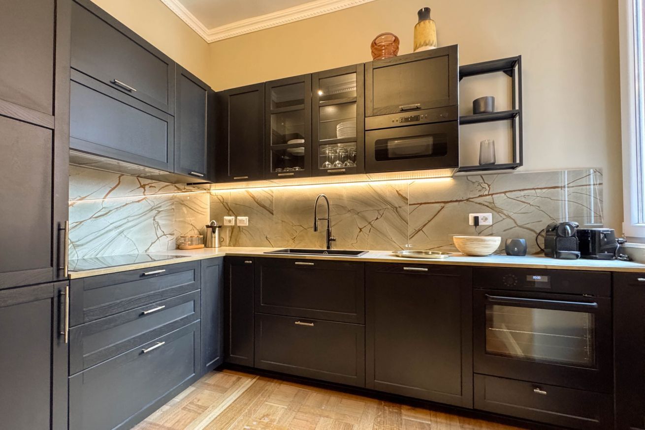 Micro-ondes, four, plaque de cuisson, lave-vaisselle