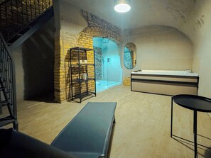 Spa - Elegant Independent City Lodge in the heart of Trastevere (Roma)