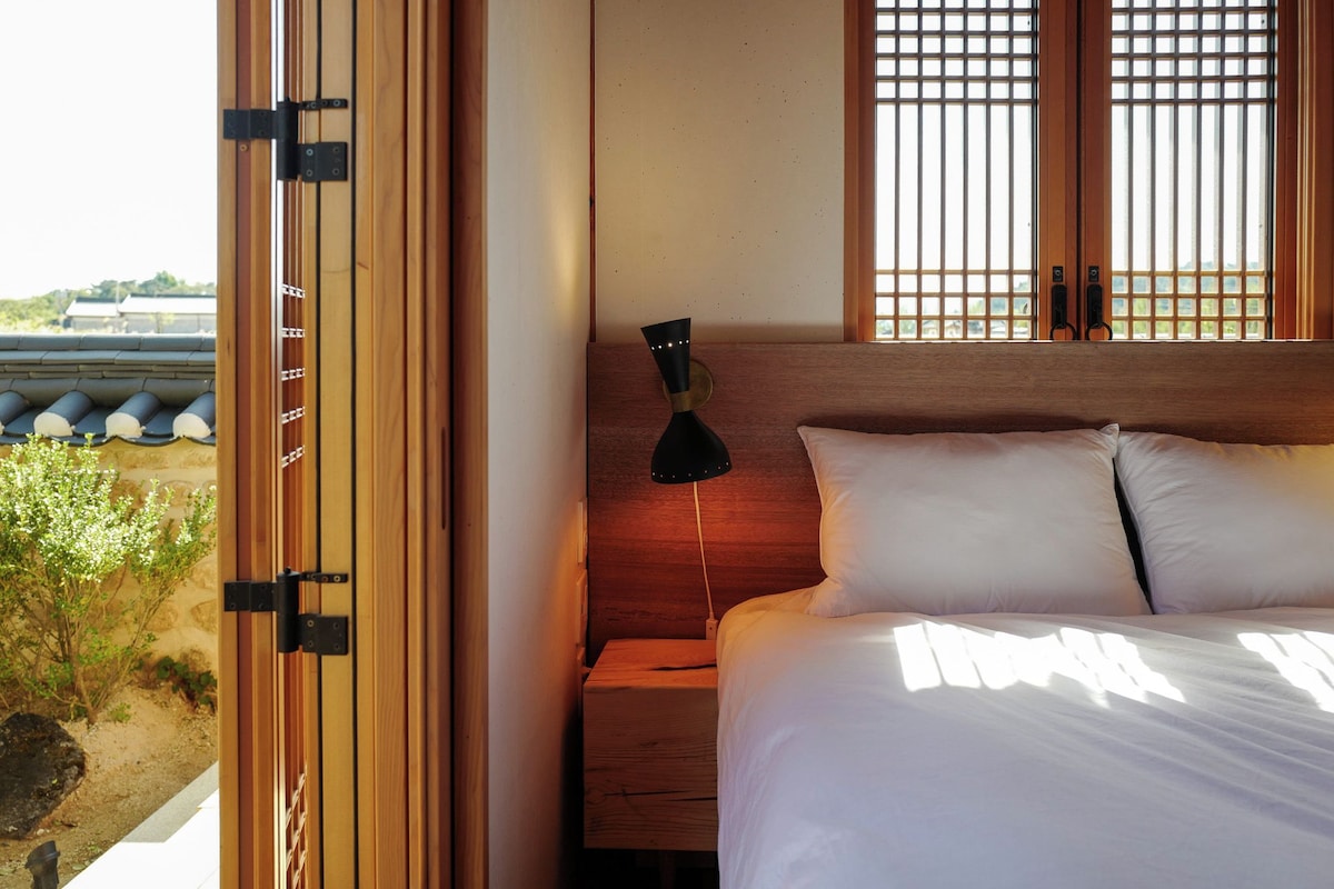 Chambre Double, vue cour intérieure
