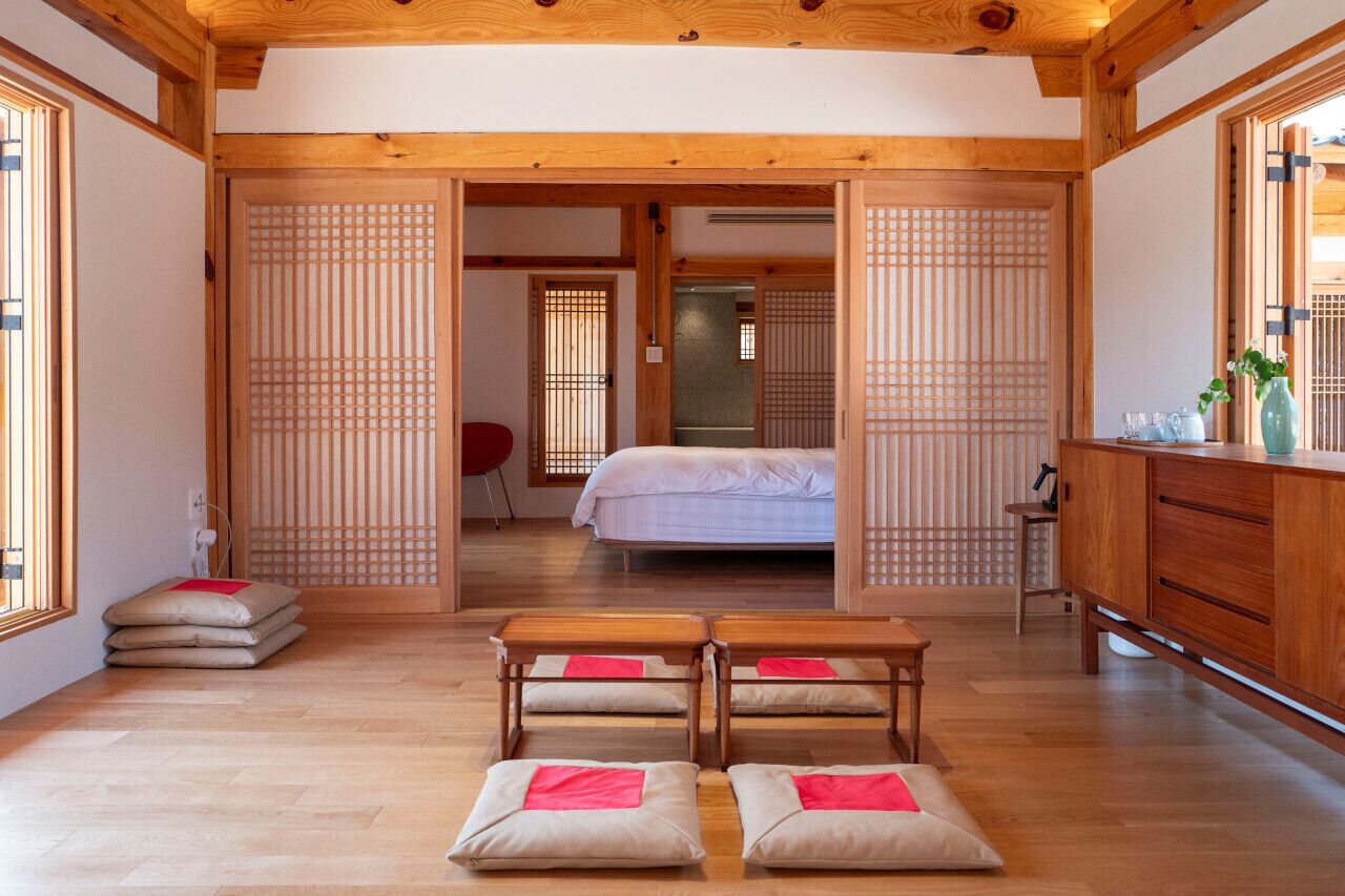 Double Room, 1 King Bed, Private Bathroom, Courtyard View | Free WiFi