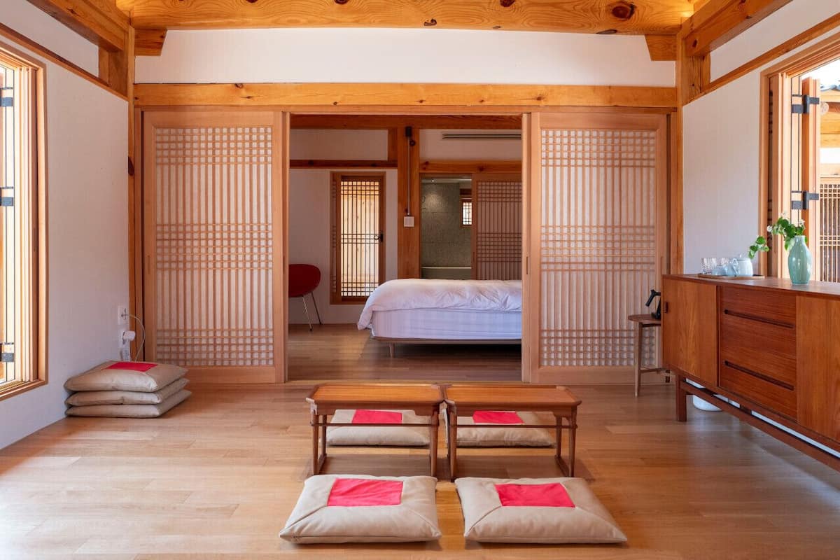 Double Room, 1 King Bed, Private Bathroom, Courtyard View | Free WiFi