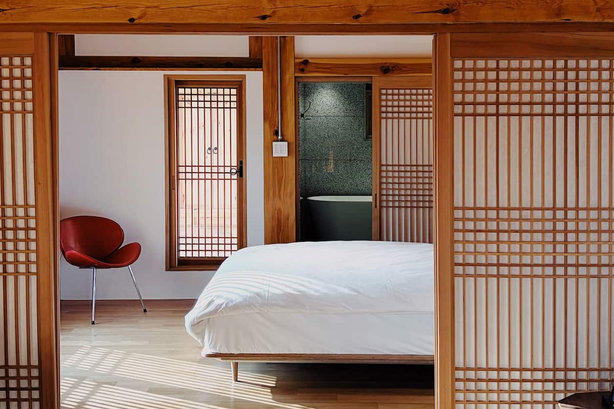 Dubbelrum - 1 kingsize-säng - privat badrum - utsikt mot innergården | Gratis wi-fi