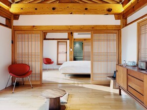 Double Room, 1 King Bed, Private Bathroom, Courtyard View