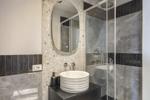 Shower, bidet - Palazzo Galli Tassi Collection - Loft 2 + Loft 3 (Florence)
