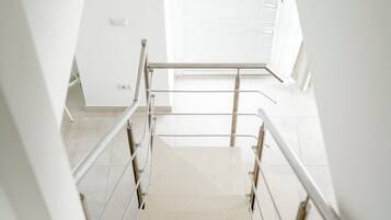 Maisonette, 2Â Schlafzimmer, Terrasse, Meerblick | Innenbereich