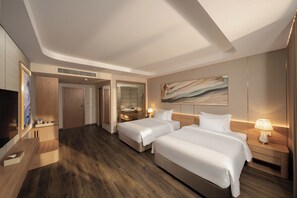 高級客房, 2 張加大雙人床 | 免費迷你吧物品、客房內保險箱、免費無線上網、床單