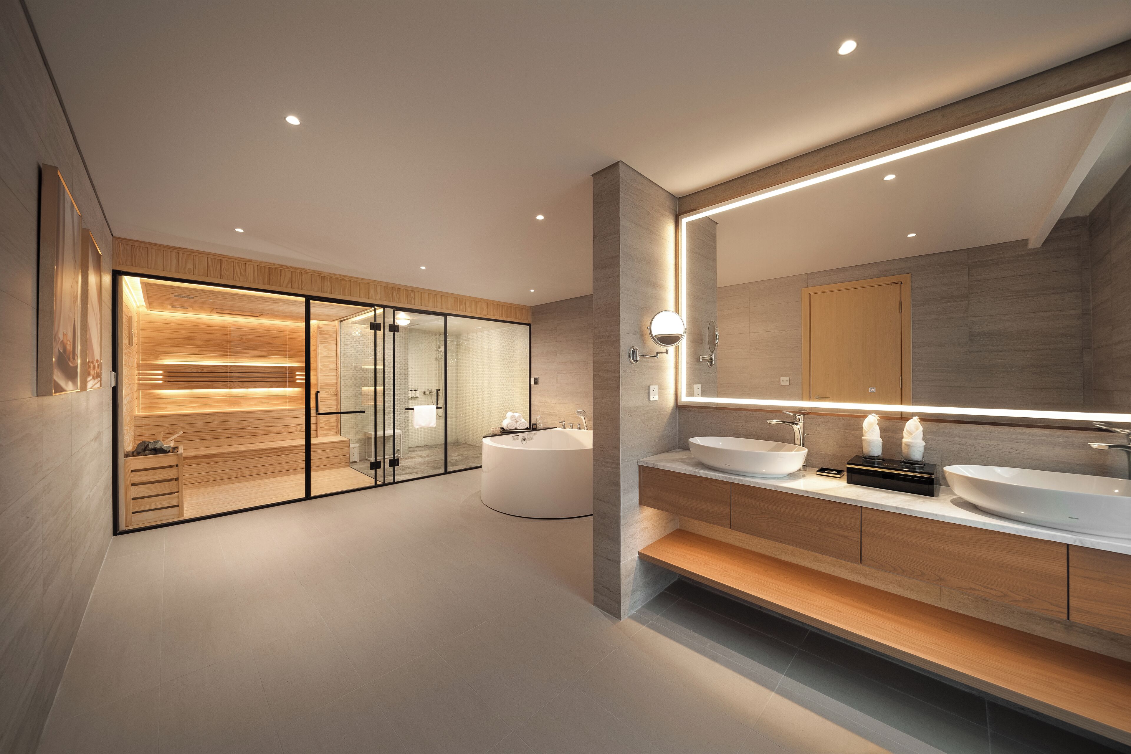 Suite presidencial, vistas a la playa | Baño | Zapatillas