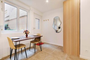 Dining - Faubourg saint denis, Charmant appartement 4P (Paris)