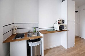 Fridge, microwave, stovetop, coffee/tea maker - Studio Cosy Paris 13eme proche metro (Paris)