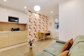 TV - Appartement Cosy Faubourg Saint-Denis 4P (Paris)