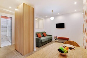 TV - Appartement Cosy Faubourg Saint-Denis 4P (Paris)
