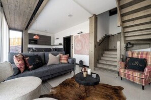 Living area - Montini’s House – Relax in Nature with a Private Jacuzzi (Koniaków)