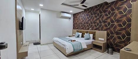 Deluxe Double Room, City View | Laptop workspace, iron/ironing board, free WiFi