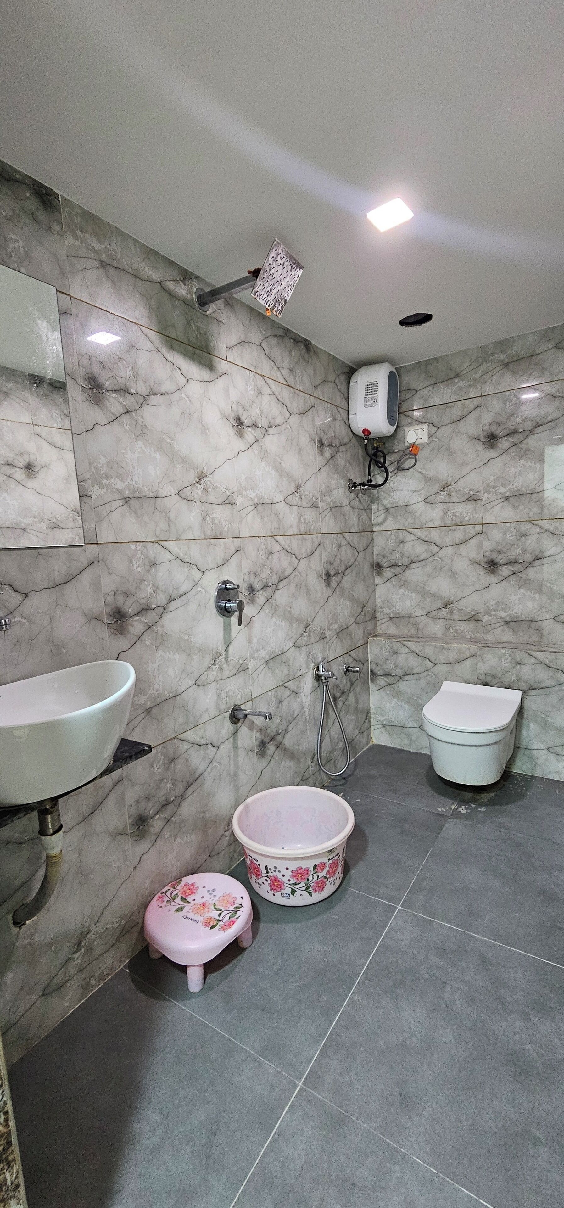 Deluxe Double Room, City View | Bathroom | Shower, free toiletries, slippers, towels