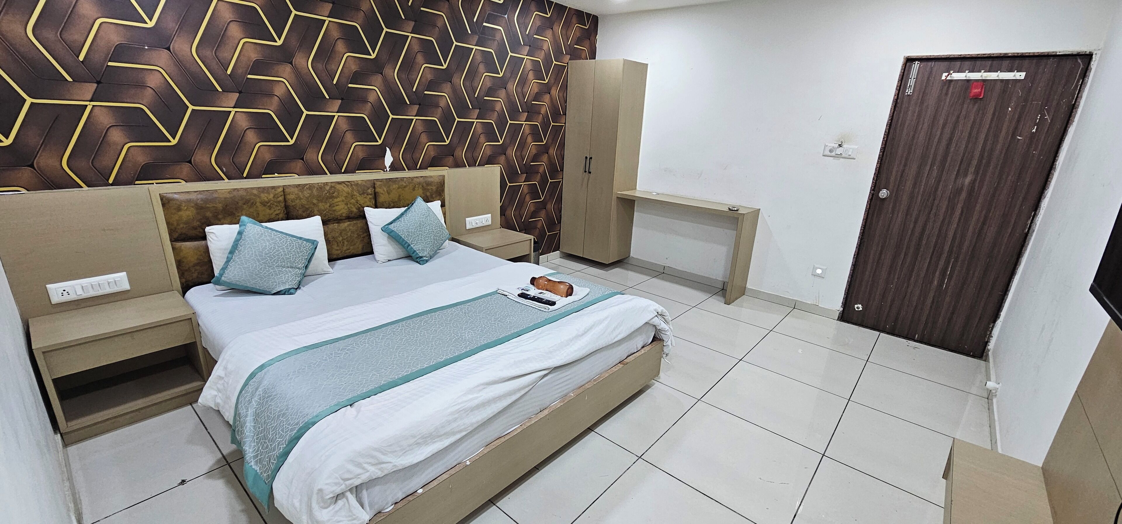 Deluxe Double Room, City View | Laptop workspace, iron/ironing board, free WiFi