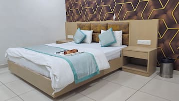 Deluxe Double Room, City View | Laptop workspace, iron/ironing board, free WiFi