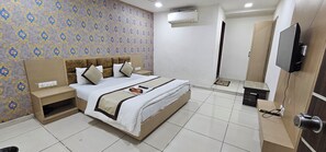 Deluxe Double Room, City View | Laptop workspace, iron/ironing board, free WiFi - Hotel Nest View In (Ahmedabad)