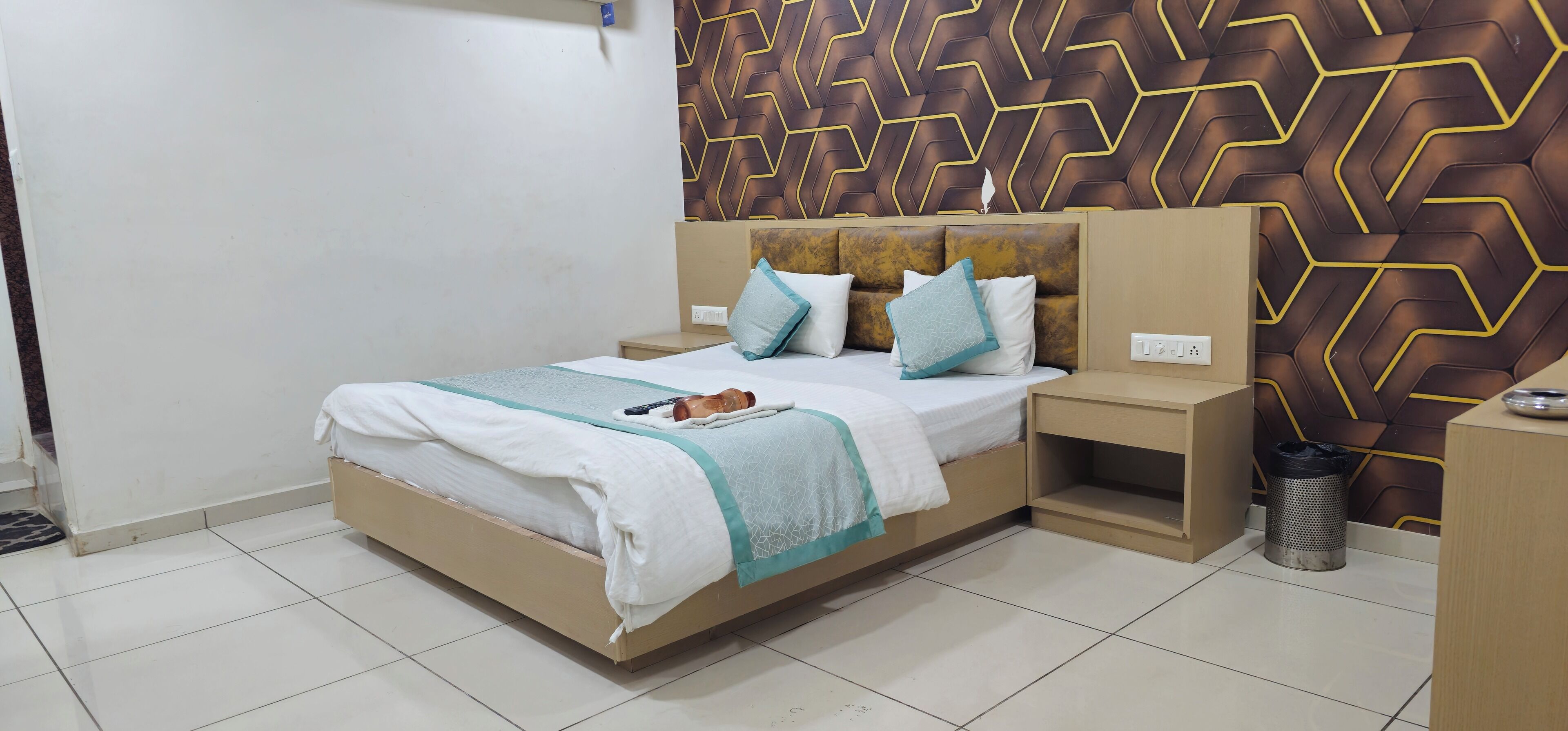 Deluxe Double Room, City View | Laptop workspace, iron/ironing board, free WiFi