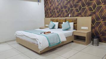 Deluxe Double Room, City View | Laptop workspace, iron/ironing board, free WiFi