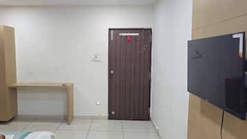 Deluxe Double Room, City View | Laptop workspace, iron/ironing board, free WiFi