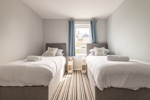 Iron/ironing board, free WiFi, bed sheets - Admiralty Lane (No 4) (Elie)