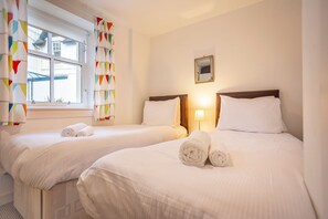 2 bedrooms, free WiFi, bed sheets - Admiralty Square (No 1) | Elie (Elie)