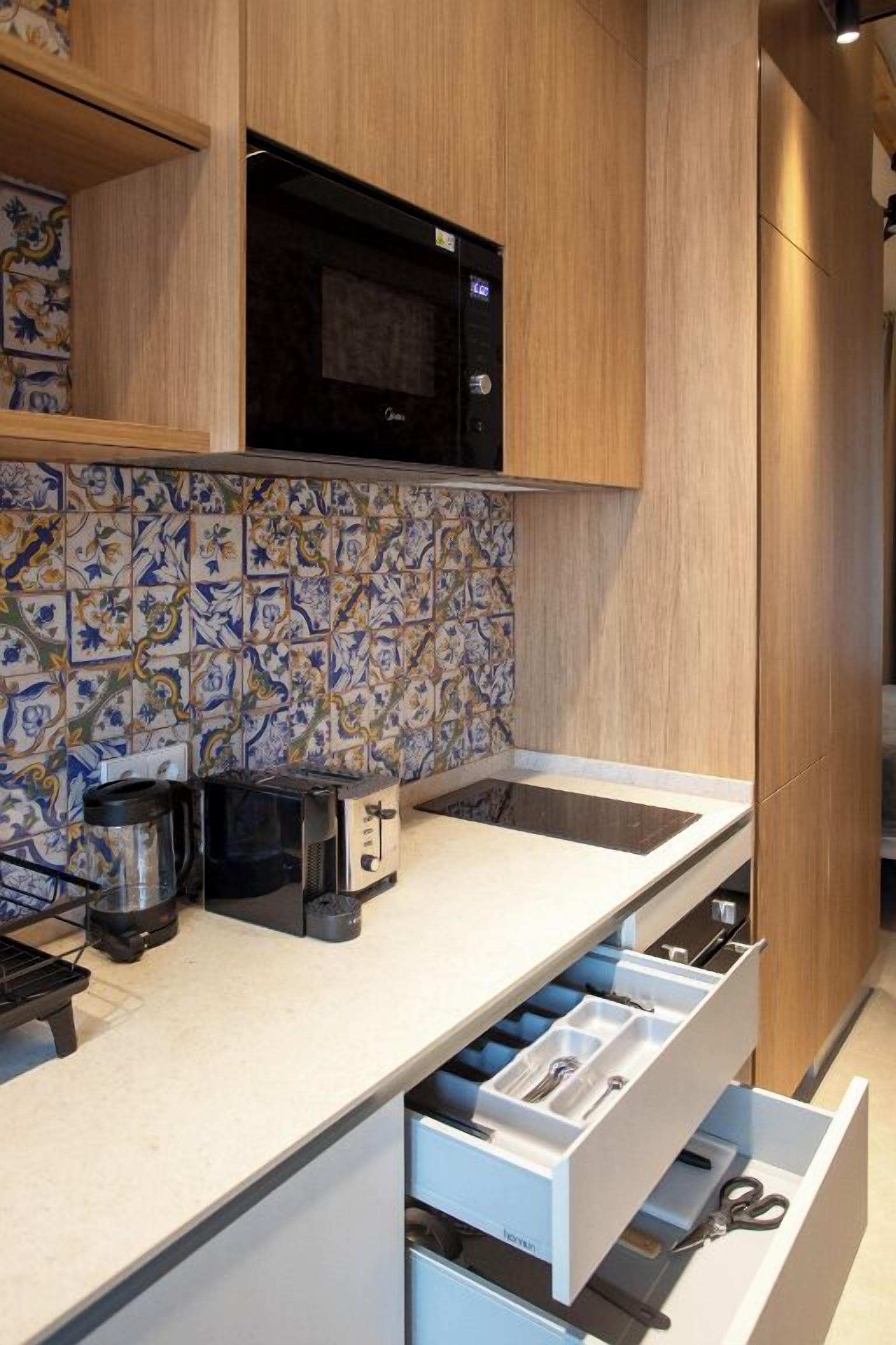 Apartamento superior | Cozinha privada | Geladeira, micro-ondas, fogão, cooktop