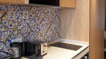 Apartamento superior | Cozinha privada | Geladeira, micro-ondas, fogão, cooktop