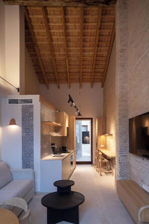 复式 | 起居区 | 40-英寸智能电视（配备数码频道）