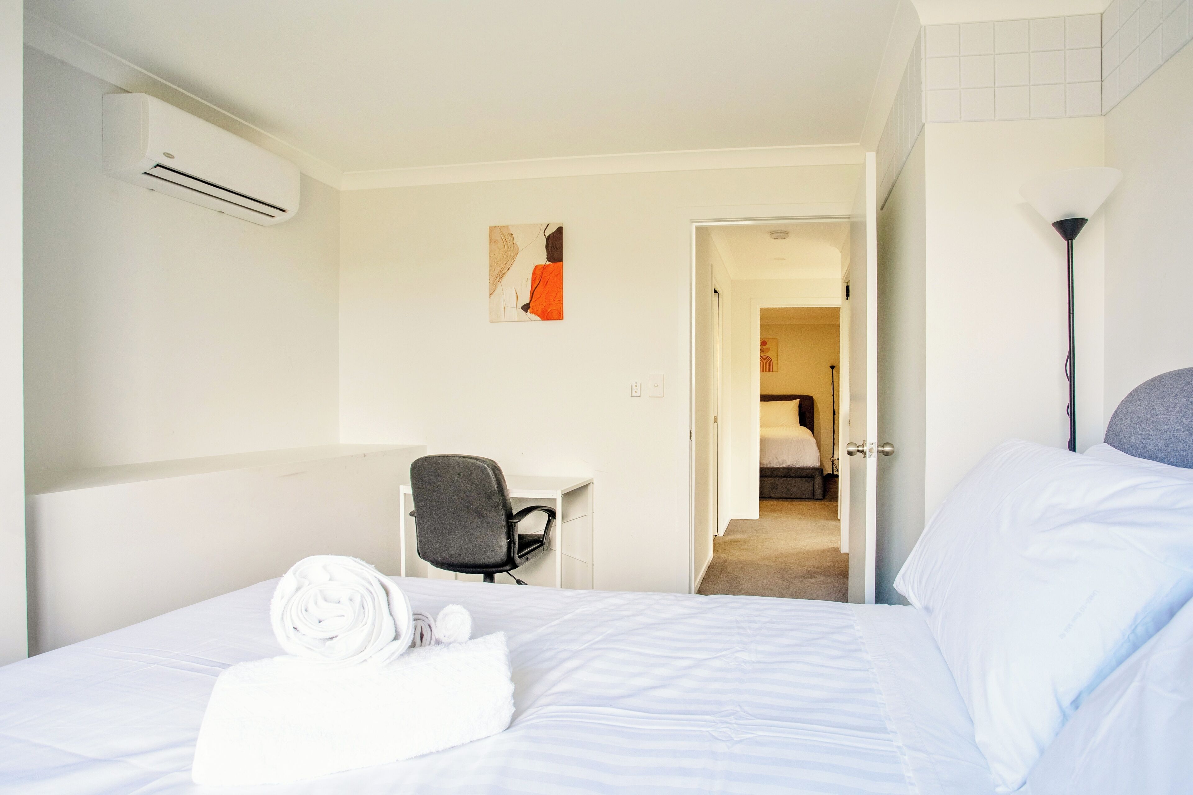 Iron/ironing board, Internet, bed sheets