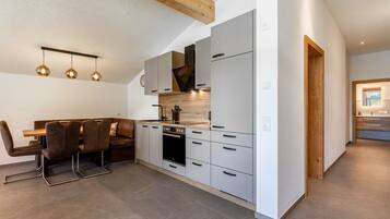 Kühlschrank, Ofen, Herdplatte, Geschirrspüler