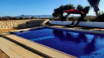 Kolam renang outdoor