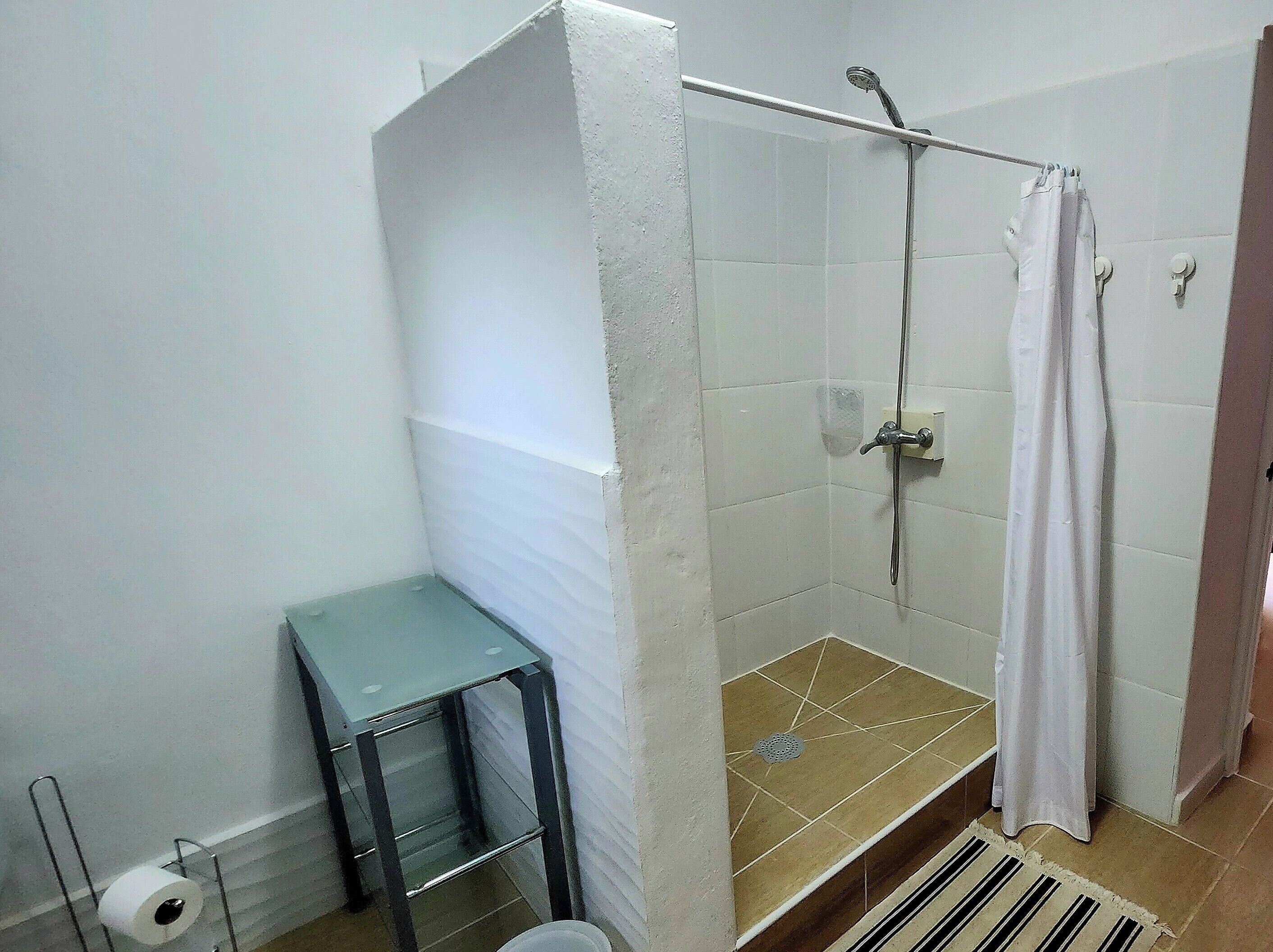 Shower dan handuk