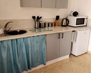 Tủ lạnh, lò vi sóng, lò nướng, bếp nấu 