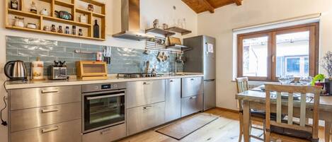 Réfrigérateur, lave-vaisselle, grille-pain