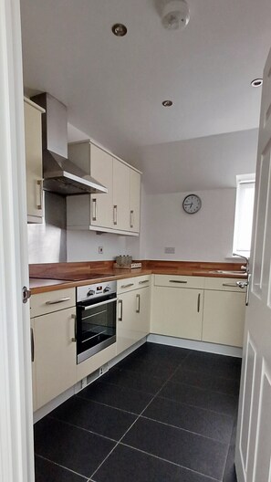 Private kitchen - Exeter Coach House - Detached 2 Bed Home - Topsham - Sleeps 4, Parking & Garden (Exeter)