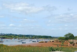 Beach - Exeter Coach House - Detached 2 Bed Home - Topsham - Sleeps 4, Parking & Garden (Exeter)