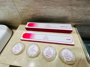 Dusche, Handtücher, Seife, Toilettenpapier