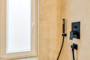 Shower, hair dryer, bidet, towels - Vanessa's Terrace - Vanessa's Terrace - View of St. Peter's (Roma)