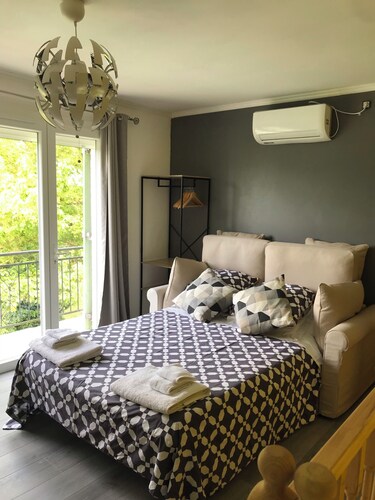 Modern villa with AC in Lougratte