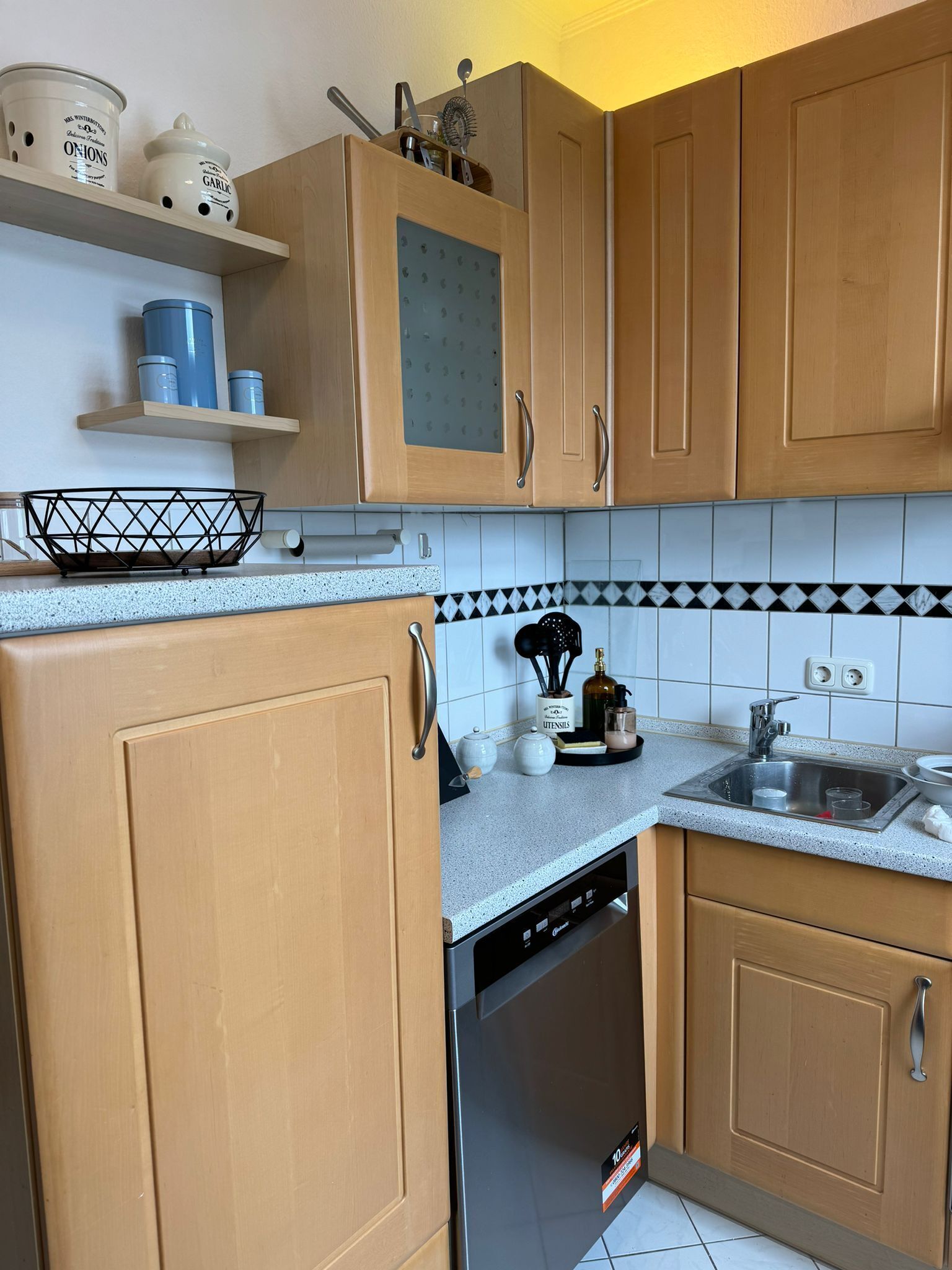 Mikrowelle, Ofen, Herdplatte, Geschirrspüler