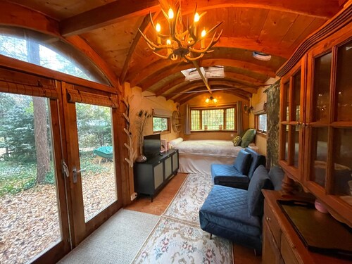 Charming Gypsy Wagon in the forrest near Maastricht - Gypsy Wagon de Kat