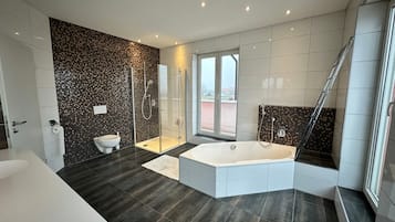 Dusche, Haartrockner, Handtücher