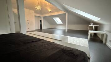 Bügeleisen/Bügelbrett, WLAN, Bettwäsche