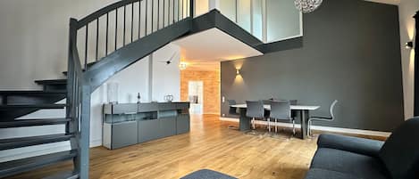 Televisión y chimenea