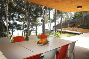 屋外ダイニングエリア